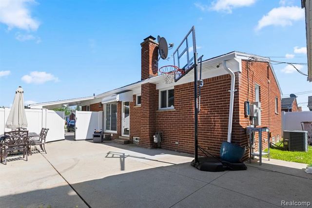6151 Coolidge Street, Dearborn Heights, MI 48127