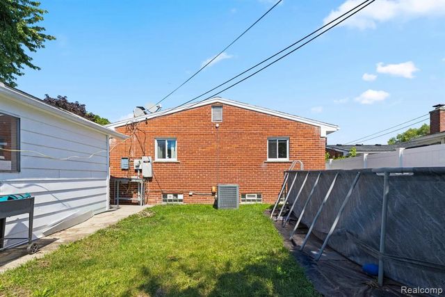 6151 Coolidge Street, Dearborn Heights, MI 48127