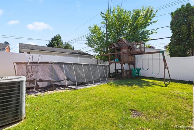6151 Coolidge Street, Dearborn Heights, MI 48127