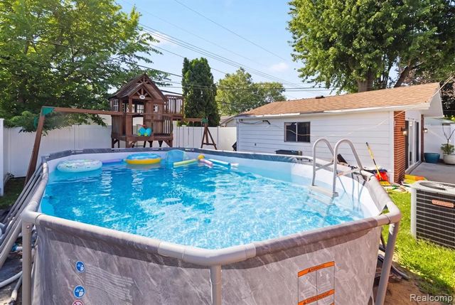 6151 Coolidge Street, Dearborn Heights, MI 48127