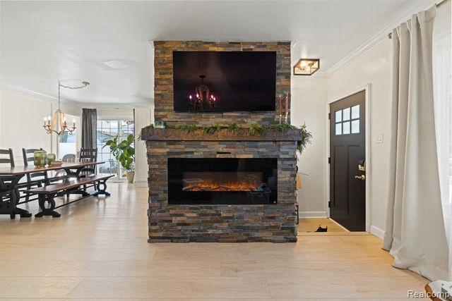 6151 Coolidge Street, Dearborn Heights, MI 48127