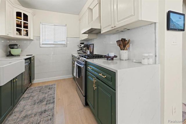 6151 Coolidge Street, Dearborn Heights, MI 48127