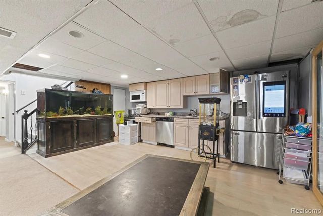 6151 Coolidge Street, Dearborn Heights, MI 48127