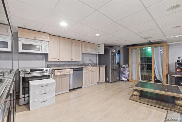 6151 Coolidge Street, Dearborn Heights, MI 48127