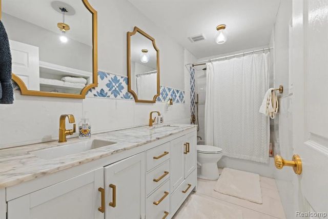 6151 Coolidge Street, Dearborn Heights, MI 48127