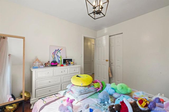 6151 Coolidge Street, Dearborn Heights, MI 48127