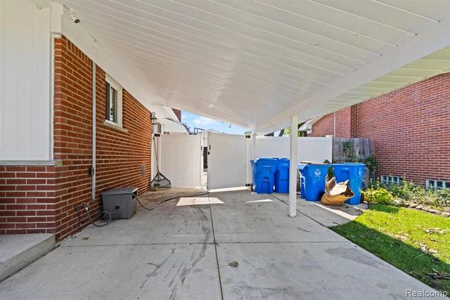 6151 Coolidge Street, Dearborn Heights, MI 48127