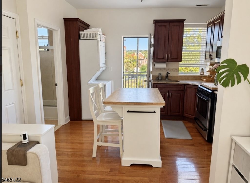 80 Bay St 9, Montclair Twp., NJ 07042 — exterior