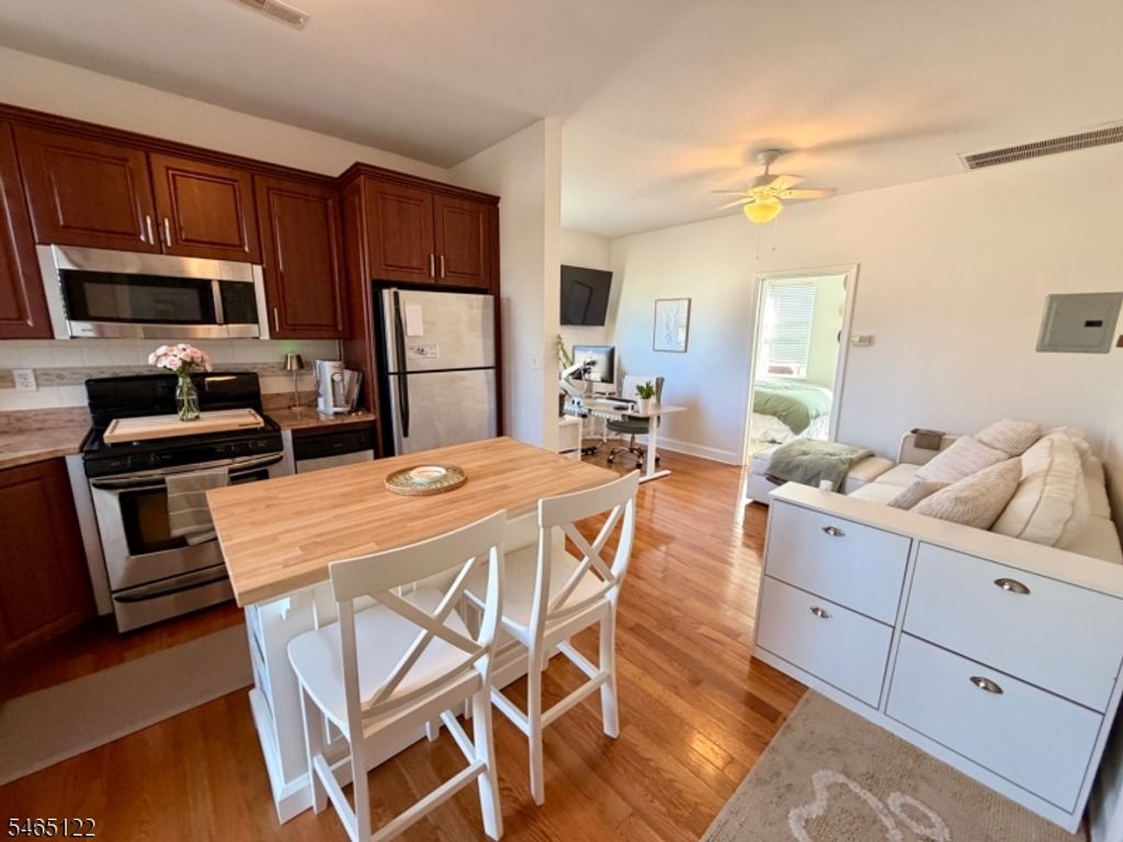 80 Bay St 9, Montclair Twp., NJ 07042 — photo 2