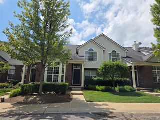 22202 Alexa Drive, Walled Lake, MI 48390