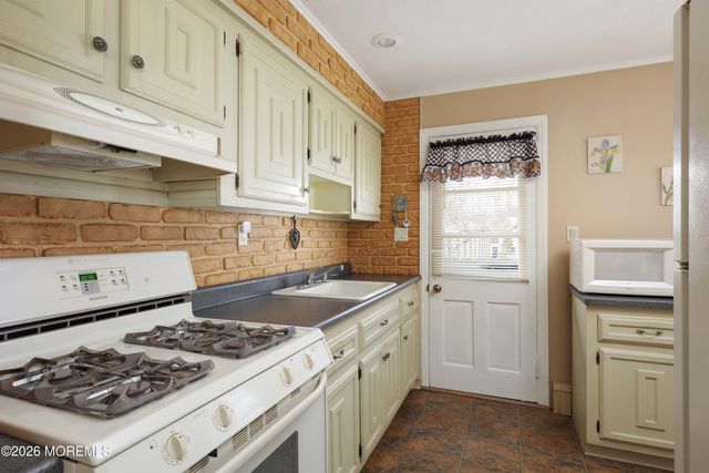 809 Shadylawn Way, Cliffwood Beach, NJ 07735