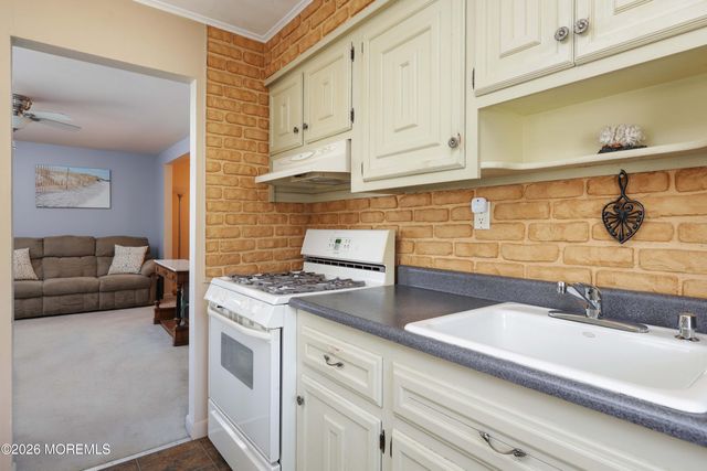 809 Shadylawn Way, Cliffwood Beach, NJ 07735