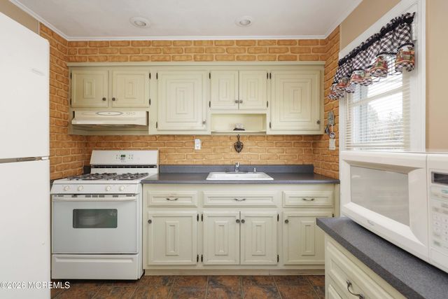 809 Shadylawn Way, Cliffwood Beach, NJ 07735