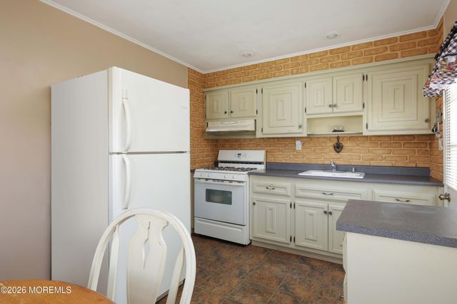 809 Shadylawn Way, Cliffwood Beach, NJ 07735