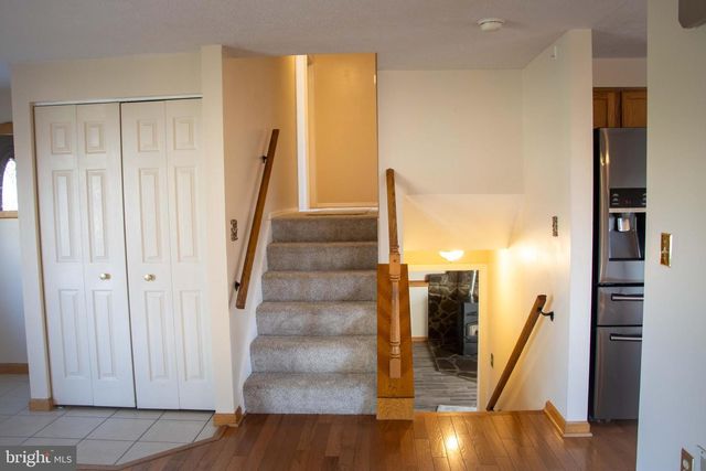 387 W RIDGE LOOP RD, Romney, WV 26757
