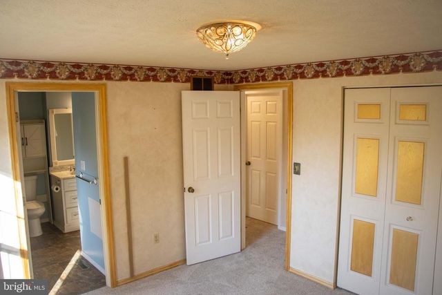 387 W RIDGE LOOP RD, Romney, WV 26757