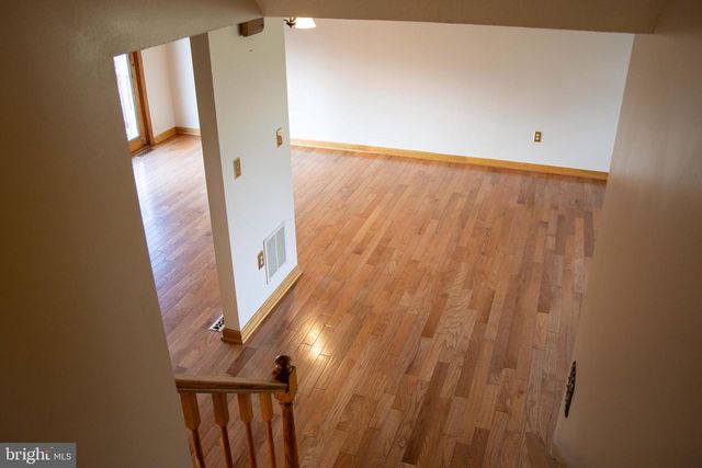 387 W RIDGE LOOP RD, Romney, WV 26757
