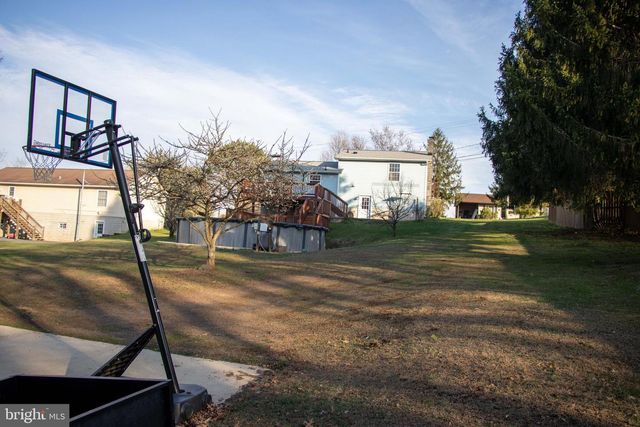 387 W RIDGE LOOP RD, Romney, WV 26757