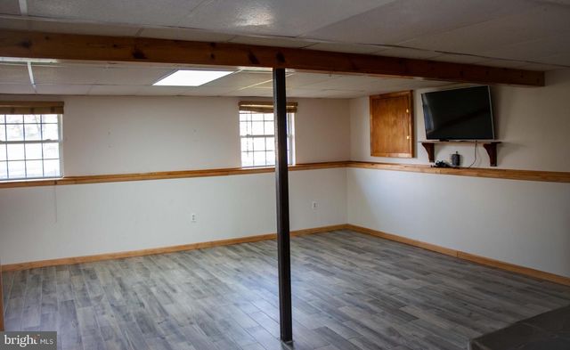 387 W RIDGE LOOP RD, Romney, WV 26757