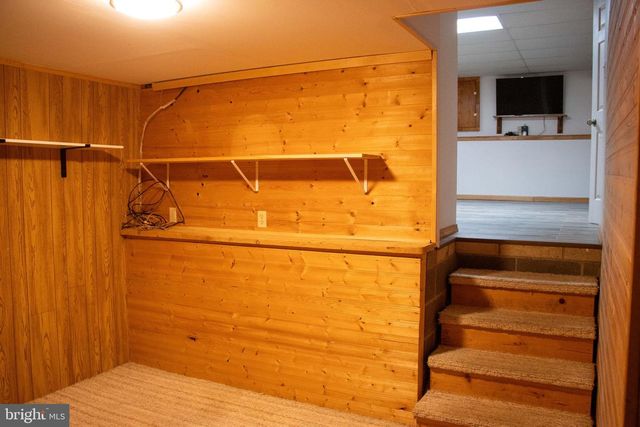387 W RIDGE LOOP RD, Romney, WV 26757