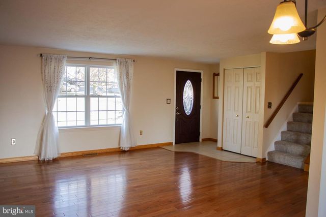 387 W RIDGE LOOP RD, Romney, WV 26757