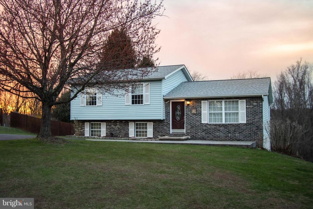 387 W RIDGE LOOP RD, Romney, WV 26757