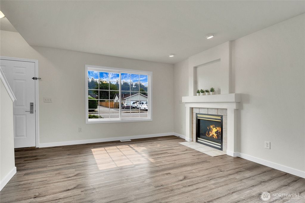 Image 3 of property listing at 20702 Anna Lane, Arlington, WA 98223