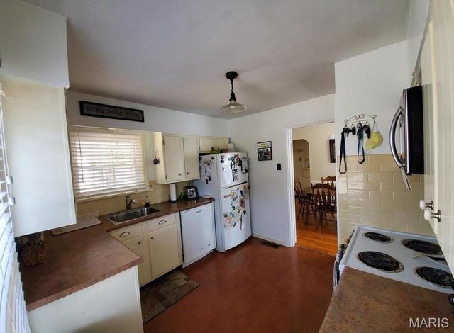 2806 Hilldale Avenue, St Louis, MO 63144