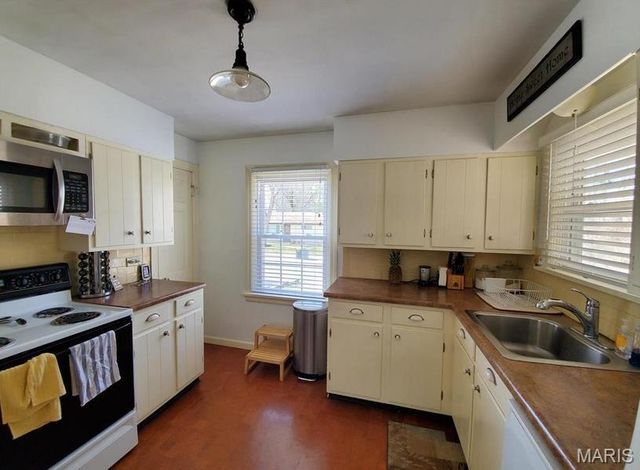 2806 Hilldale Avenue, St Louis, MO 63144