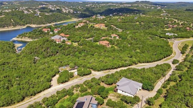 7301 Matisse Pointe DR, Jonestown, TX 78645
