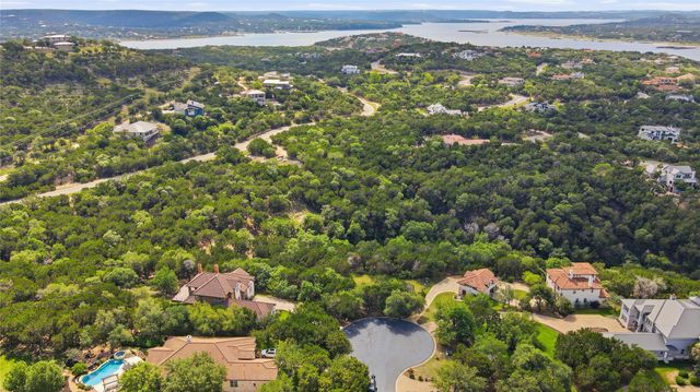 7301 Matisse Pointe DR, Jonestown, TX 78645