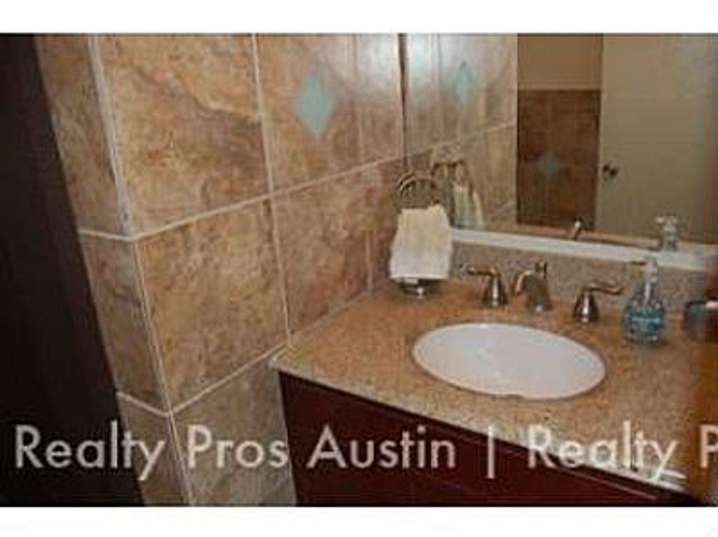 307 E 31st ST 101, Austin, TX 78705