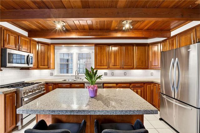 2500 Hawthorne NE Drive, Atlanta, GA 30345