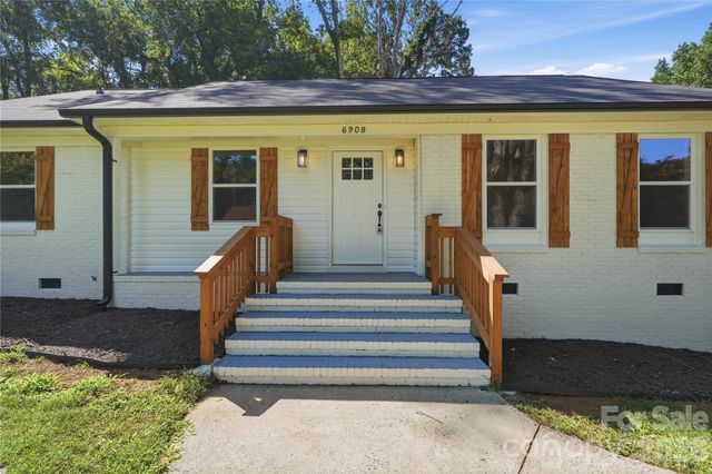 6908 Ludwig Drive, Charlotte, NC 28215