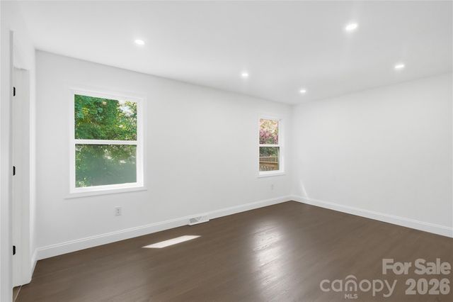 6908 Ludwig Drive, Charlotte, NC 28215