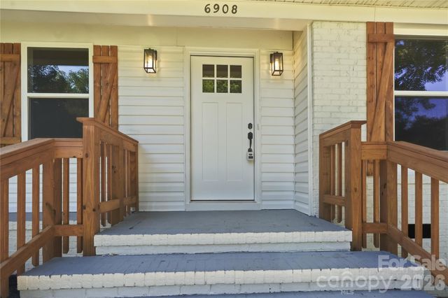 6908 Ludwig Drive, Charlotte, NC 28215
