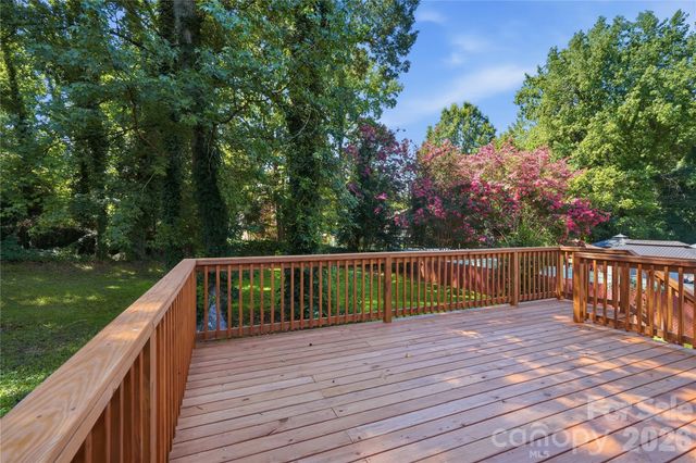 6908 Ludwig Drive, Charlotte, NC 28215