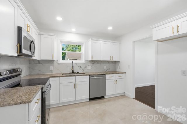 6908 Ludwig Drive, Charlotte, NC 28215