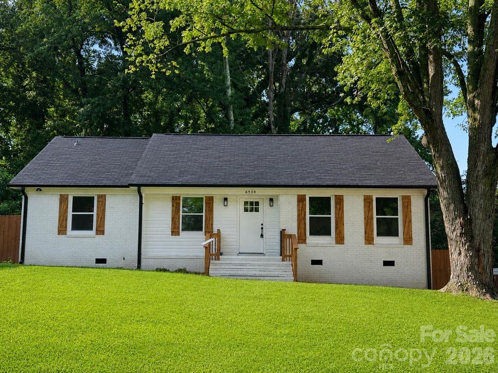 6908 Ludwig Drive, Charlotte, NC 28215