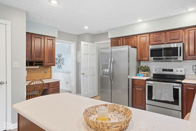4154 Moss Ridge, Indianapolis, IN 46237