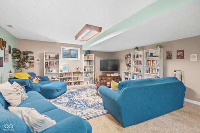 4154 Moss Ridge, Indianapolis, IN 46237