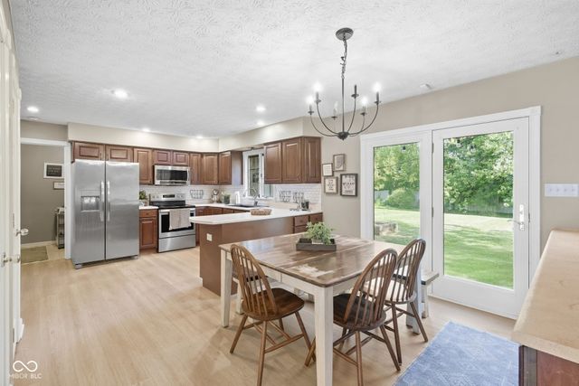 4154 Moss Ridge, Indianapolis, IN 46237