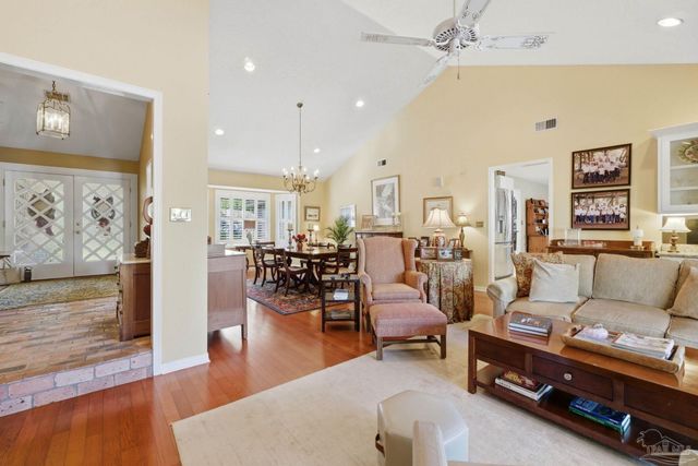 4470 La Mirage Dr, Pensacola, FL 32504