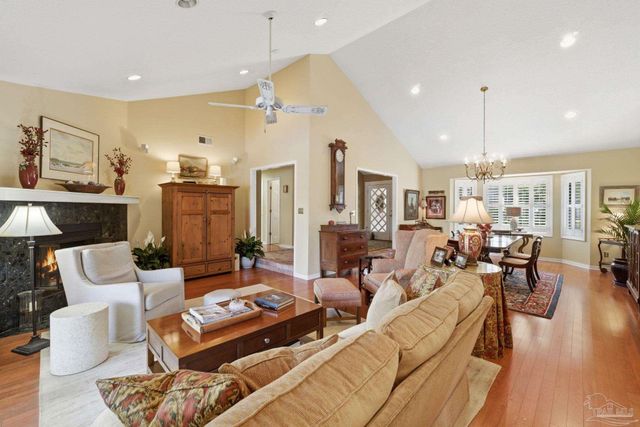 4470 La Mirage Dr, Pensacola, FL 32504