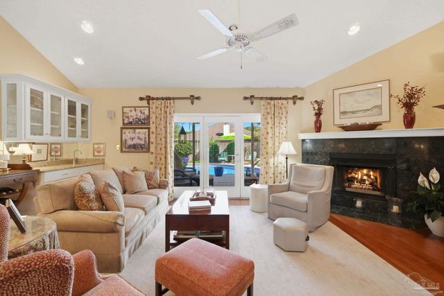 4470 La Mirage Dr, Pensacola, FL 32504
