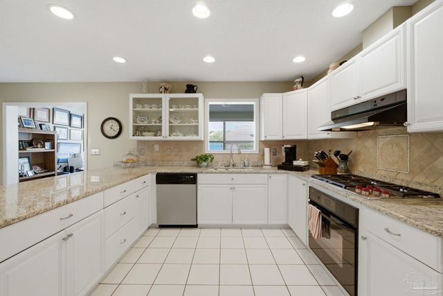 4470 La Mirage Dr, Pensacola, FL 32504