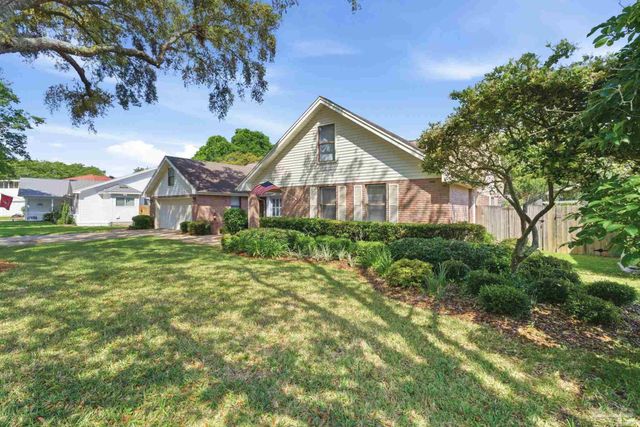 4470 La Mirage Dr, Pensacola, FL 32504