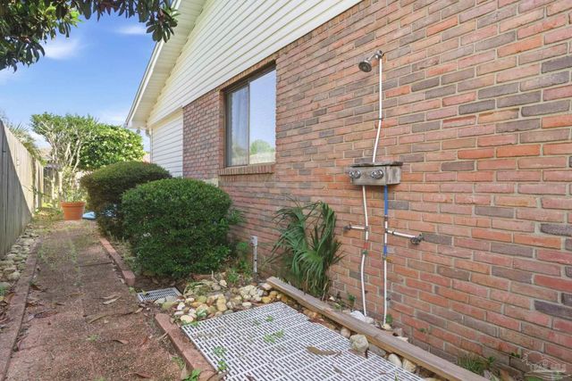 4470 La Mirage Dr, Pensacola, FL 32504