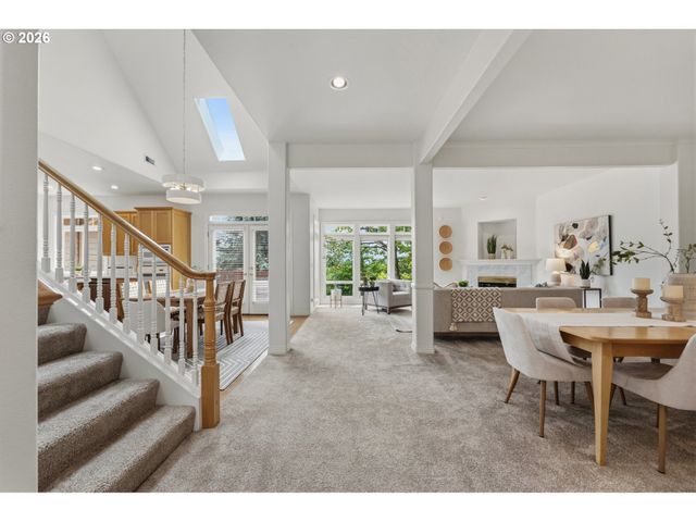 14 MORNINGVIEW Ln, Lake Oswego, OR 97035