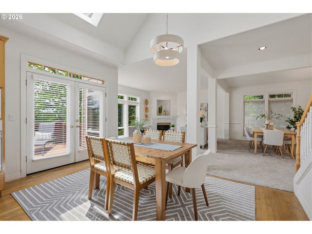 14 MORNINGVIEW Ln, Lake Oswego, OR 97035